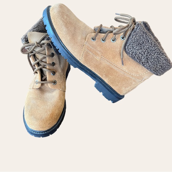 Earth Shoe Shoes - Earth Shoe Women’s 9.5 Stadium Boots Brown Suede Tie Shoes Rubber Heels Hiking